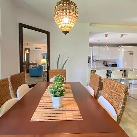 Naranjos Close To Puerto Banus דירה