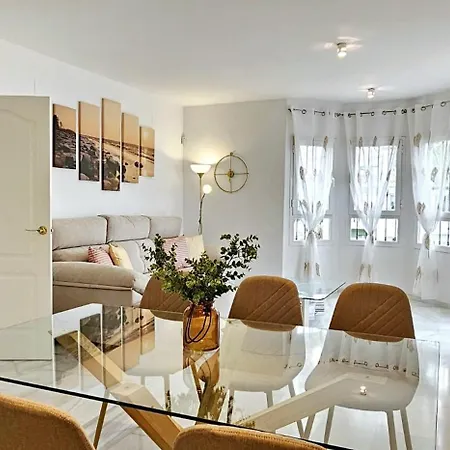 Naranjos Close To Puerto Banus דירה